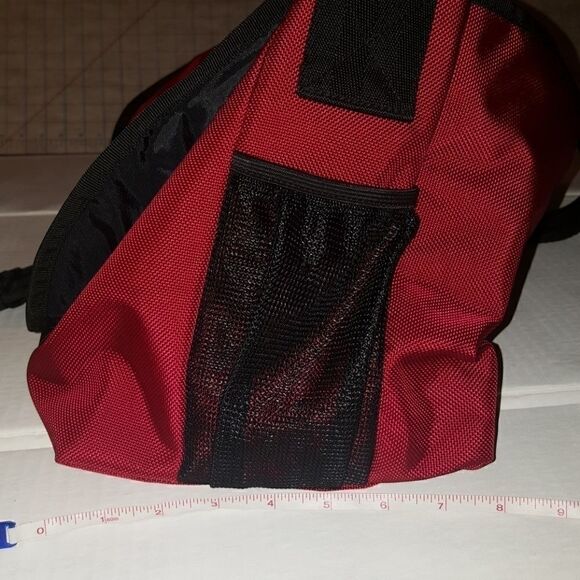 GAP NYLON  MESSENGER BAG WITH ADJUSTABLE STRAP AND SNAP IN BUCKLE CLOSURE - Picture 7 of 8